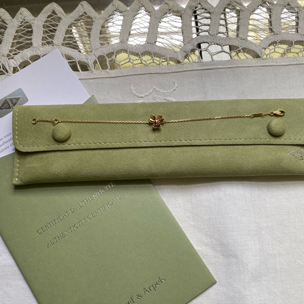 Van Cleef & Arpels Frivole bracelet mini model 18K Rose Gold Ruby